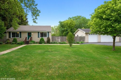 3435 Grove Ave, Gurnee, IL 60031-5458