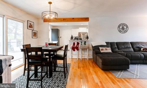 1546 Dunmore Dr, Lancaster PA  17602-1247 exterior