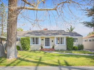 215 Batavia St, Orange, CA 92868-2533