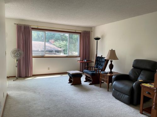 937 10th St, Columbus, MN 55025