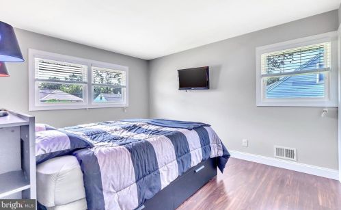 25 Amsterdam Rd, Trenton NJ 08620-1902 exterior