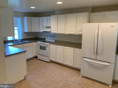 8338 Seminole Trl, Uno, VA 22738-3881