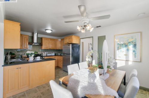 1381 Marybelle Ave, San Leandro CA 94577-2319 exterior