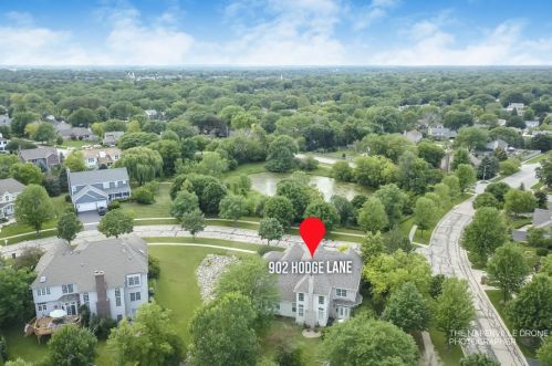 902 Hodge Ln, Batavia, IL 60510-3395