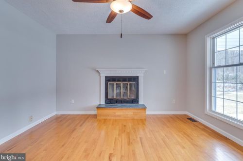 165 Gingerbread Ln, Harpers Ferry WV 25425-5591 exterior