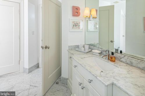110 Brooks Bnd, Princeton NJ  08540-7545 exterior