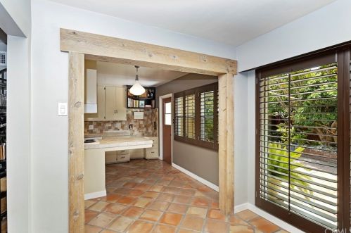 3391 Mono Dr, Riverside CA  92506-2151 exterior