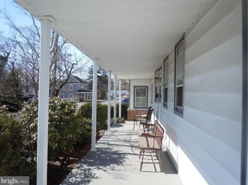 10 Lakewood Rd, Plumsted Township, NJ 08533-1308