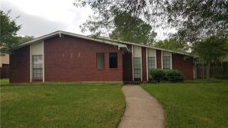 1805 Post Oak Ln, Carrollton TX  75007-5219 exterior