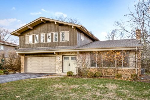 26 Greenbriar Dr, Bannockburn, IL 60015-5022