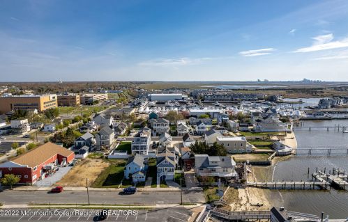 121 Higbee Ave, Somers Point, NJ 08244-2325