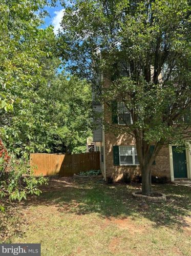 210 Charles St, Fredericksburg, VA 22405-8718