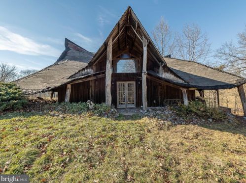 2822 Mauzy Rd, Berkeley Springs, WV 25411-4090