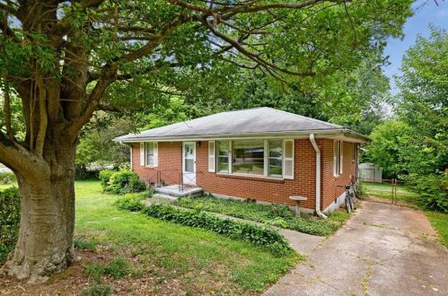 27 Lott Ave, Marietta, GA 30067-7466
