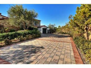 24 Arches, Irvine, CA 92603-0216