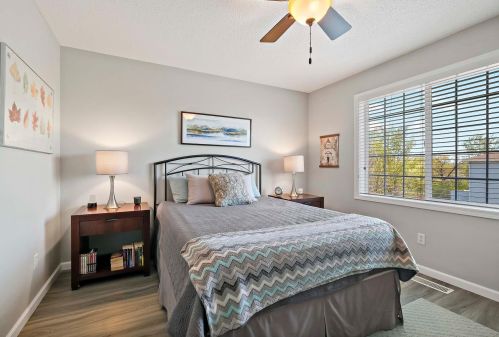 4924 Grenwich Ave, Saint Paul MN  55128-2059 exterior