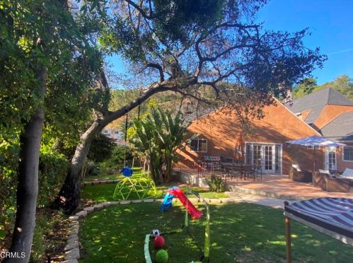 1431 Hillside Dr, Glendale CA  91208-2416 exterior