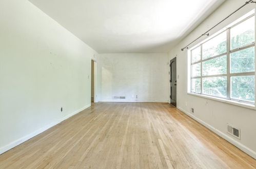 500 Brookfield Dr, Atlanta GA  30342-2709 exterior