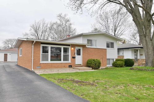 3232 Rugby Ct, Waukegan, IL 60087-2105