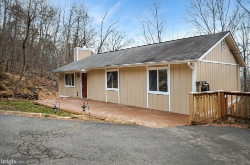 1907 Gore Dr, Haymarket, VA 20169-1564