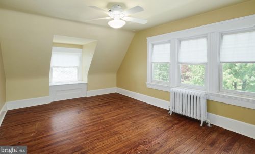 409 Warwick Rd, Tavistock NJ 08033-3829 exterior