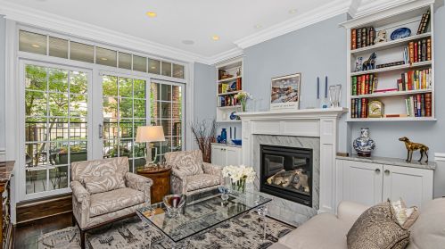 3737 Clifton Ave, Chicago, IL 60613-3811