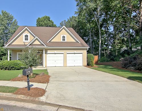 44 Fenway Ct, Newnan, GA 30265-5536