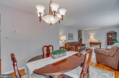 9001 Teddy Rae Ct, Springfield VA 22152-2644 exterior