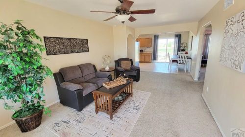 1204 Saddle Ridge Ln, Pueblo, CO 81007-3905