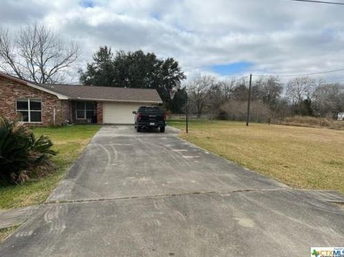 214 Matson Rd, Green Lake, TX 77979-5534
