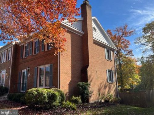 7029 Leestone St, Springfield VA  22151-3517 exterior