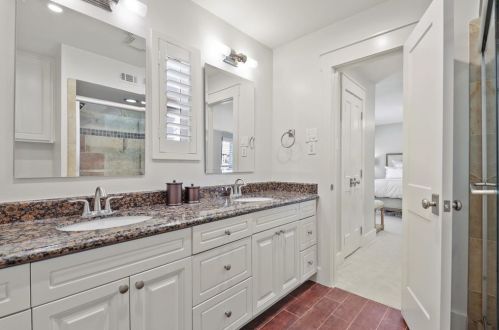 3314 Darbyshire Dr, Dallas TX  75229-5027 exterior