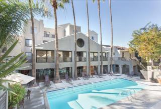 201 Fairview Ave, Glendale CA  91202-3702 exterior