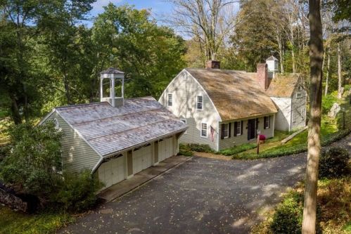 16 Spring St, Chester, CT 06412-1335