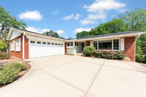 629 Stratford Ave, Elmhurst, IL 60126-4619