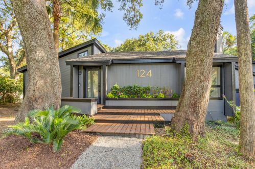 124 Sparrow Dr, Isle Of Palms SC  29451-2514 exterior