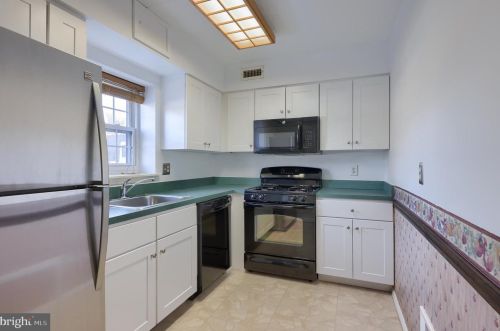 11 Valleybrook Dr, Lancaster PA  17601-4615 exterior