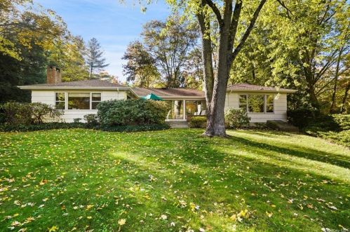 5 Alec Templeton Ln, Greenwich, CT 06831-3201