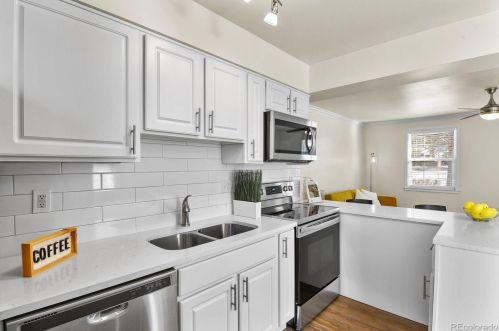 1267 Locust St, Denver CO 80207-2845 exterior