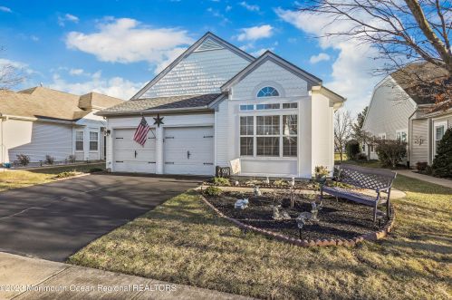 17 Arcadia Dr, Lakehurst NJ  08759-6160 exterior