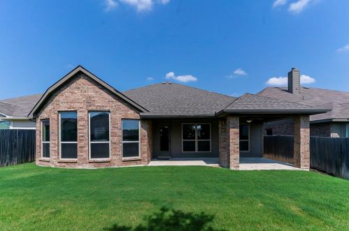 6068 Warmouth Dr, Fort Worth TX  76179-7648 exterior