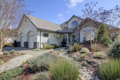 919 Amelia Ct, Windsor, CA 95492-7923