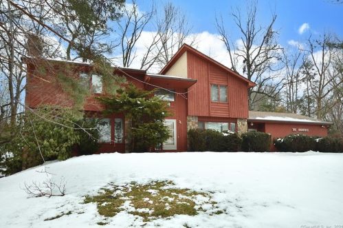 31 Autumn Dr, Wapping, CT 06074-2934