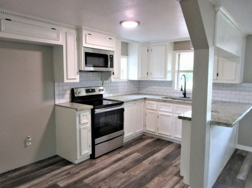 718 Anderson St, Angleton TX 77515-4544 exterior