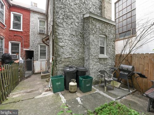 413 Howard Ave, Lancaster PA  17602-4419 exterior