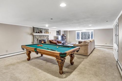 23 Treeland Rd, Huntington CT  06484-2730 exterior