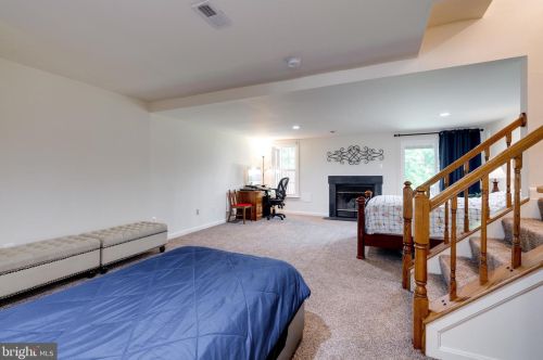 8725 Stone Hill Pl, Springfield VA  22153-1718 exterior