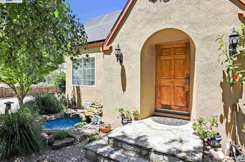 18241 Lamson Rd, Hayward, CA 94546-2121