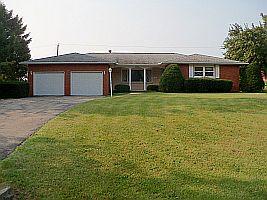 17 Edgewood Dr, Kewanee, IL 61443-3126