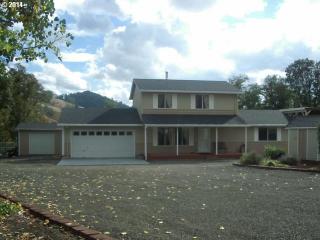 14201 Bank Rd, Roseburg, OR 97470-7932
